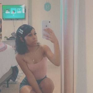 Meet your Posher, Simone